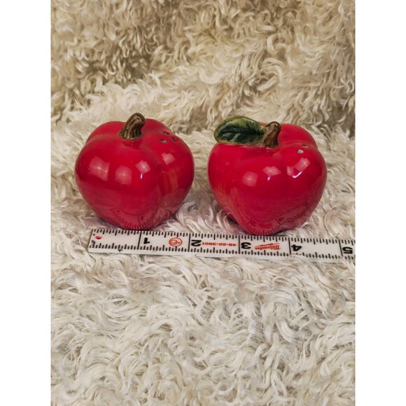 Vintage Apple Salt and Pepper Shakers - Picture 4 of 6